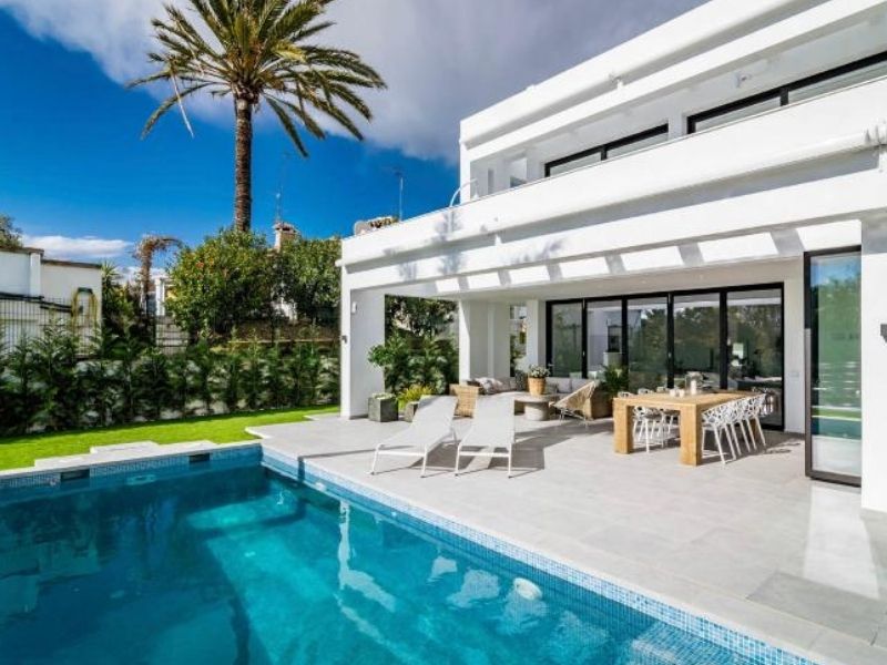 Inmobiliaria Laredo Properties has a personal advisor who will guide you. LAREDO PROPERTIES MARBELLA en Marbella