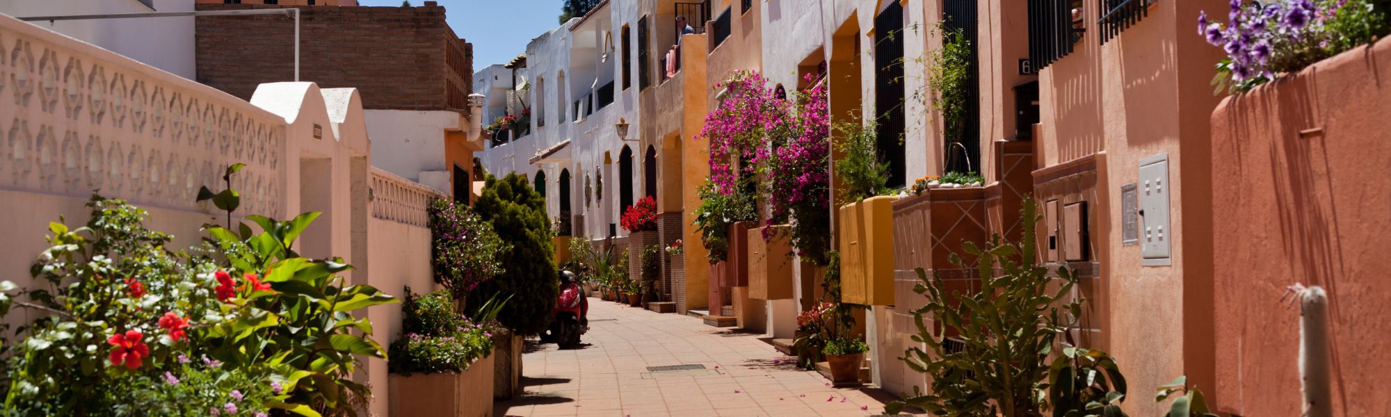 Marbella vous attend avec notre large sélection de maisons.. LAREDO PROPERTIES MARBELLA en Marbella